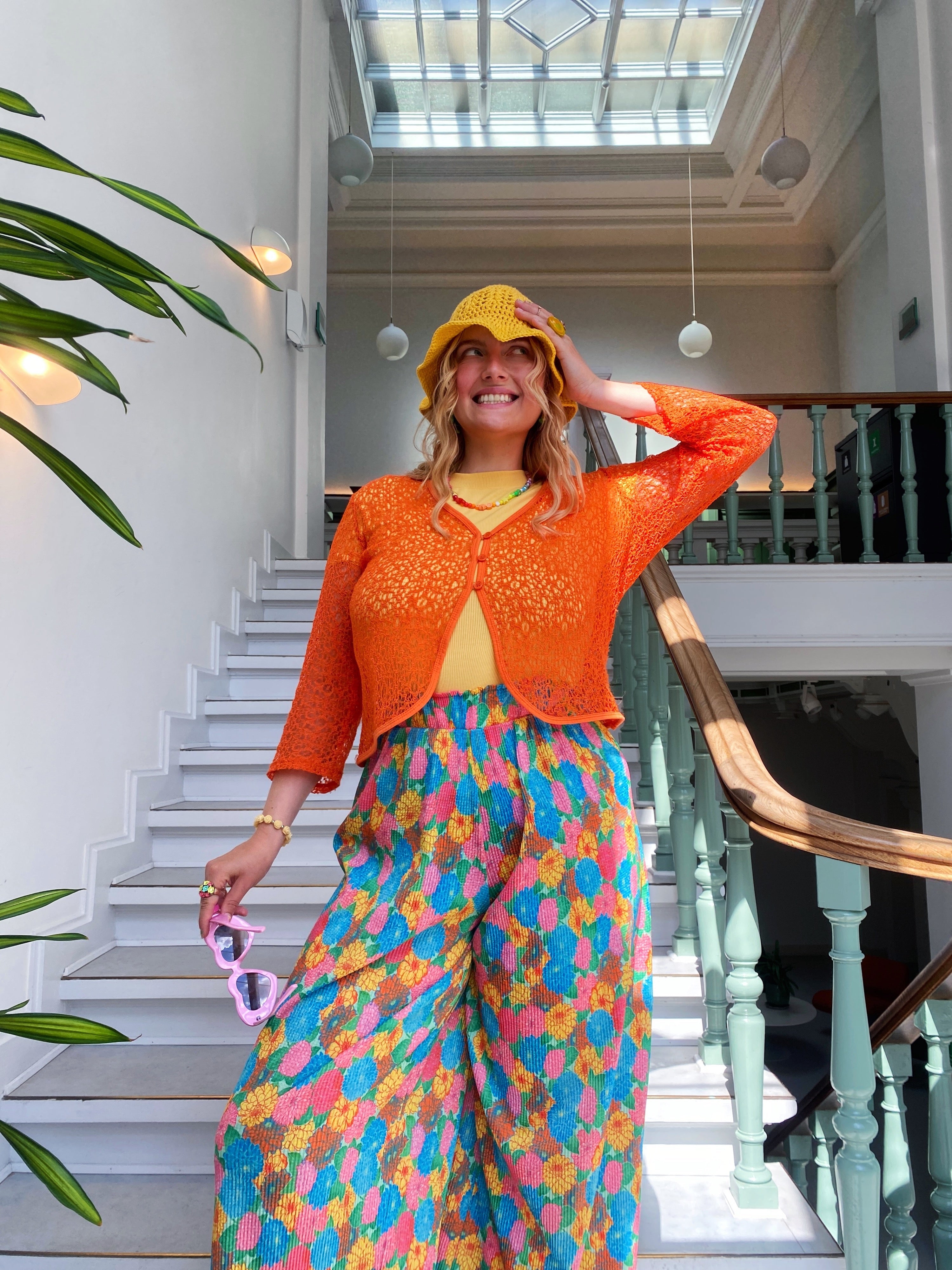 Farverigt tøj til kvinder – find din personlige stil med genbrug