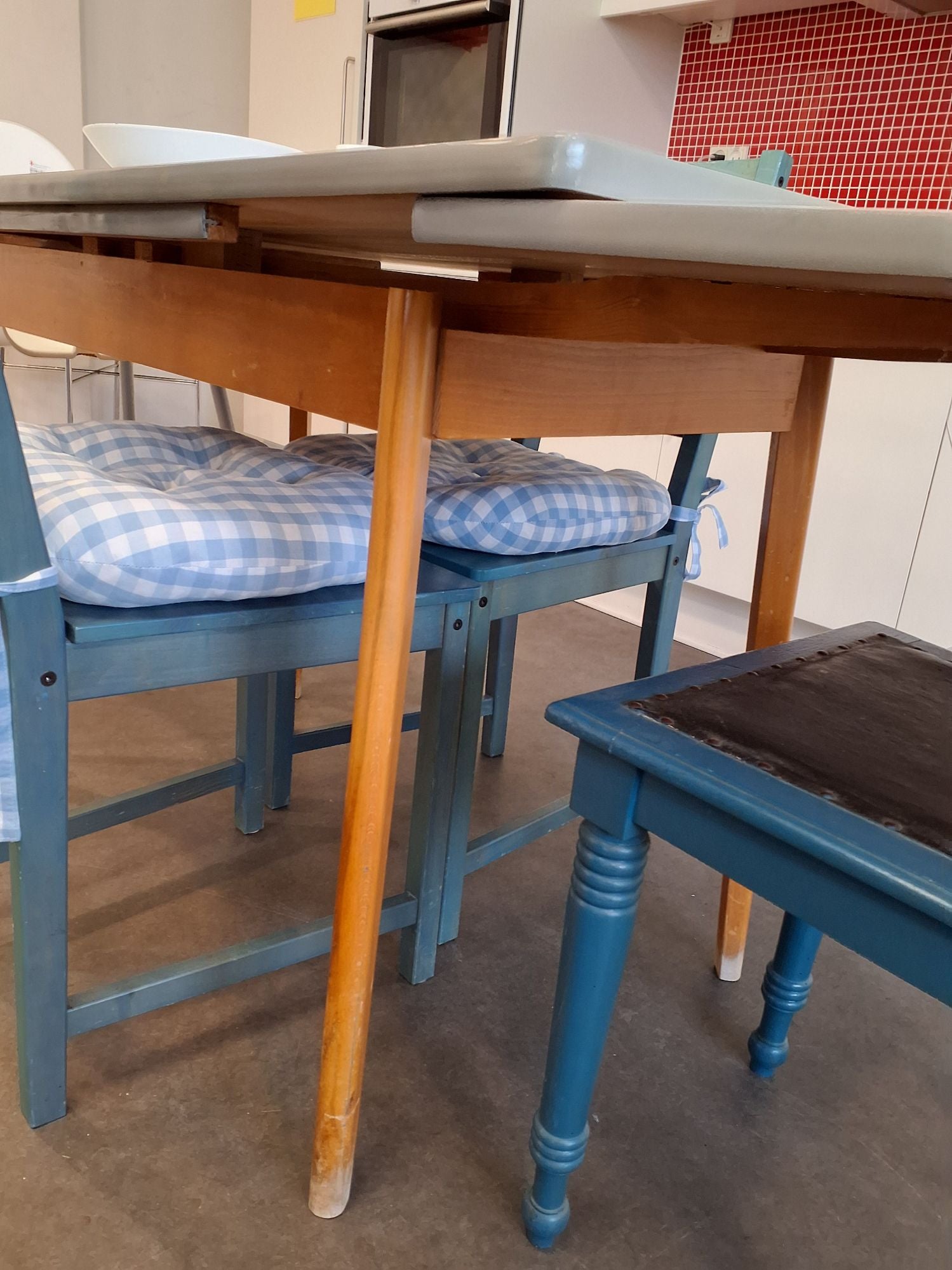 Retro spisebord med udtræk , formica plader, træben