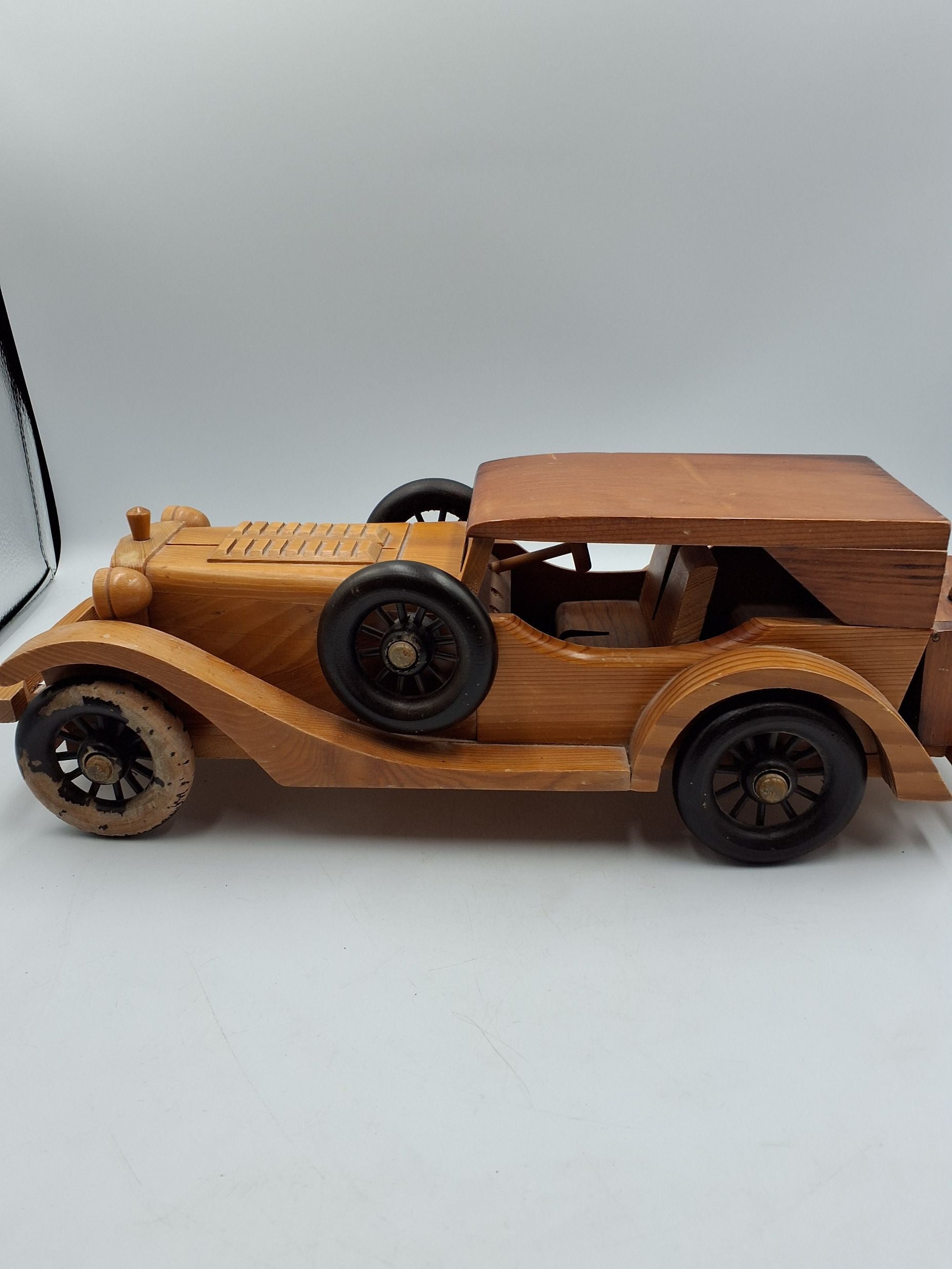Vintage Ford træbil