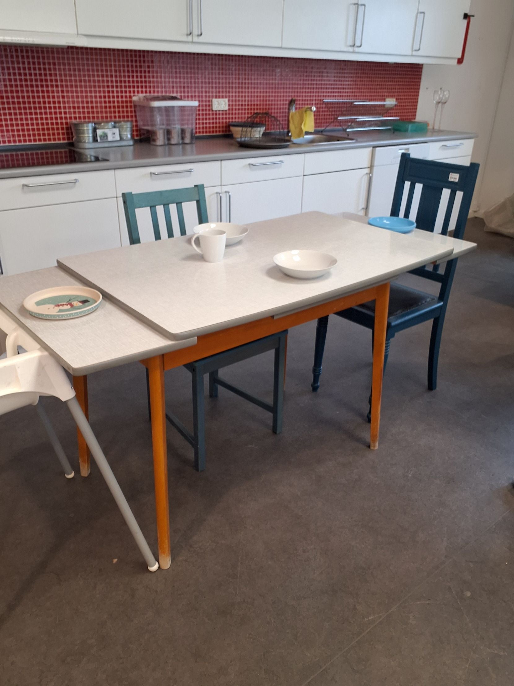 Retro spisebord med udtræk , formica plader, træben