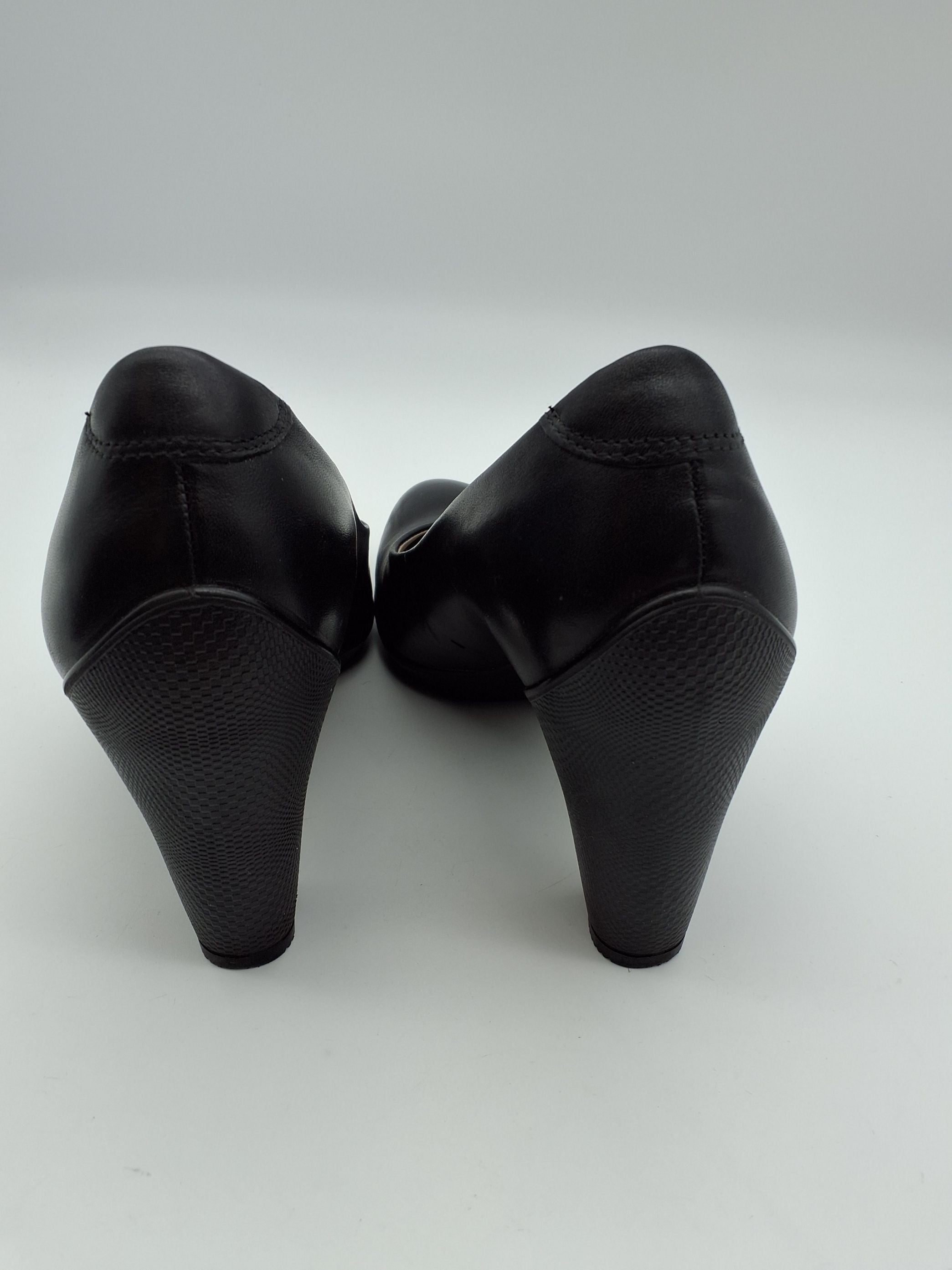 Ecco Sculptured Pumps