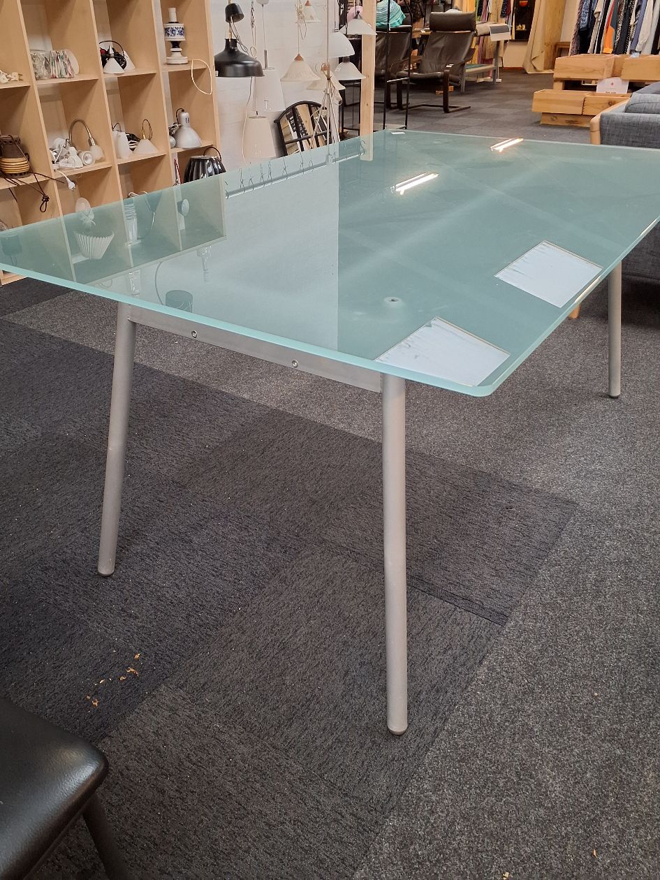 Glas spisebord