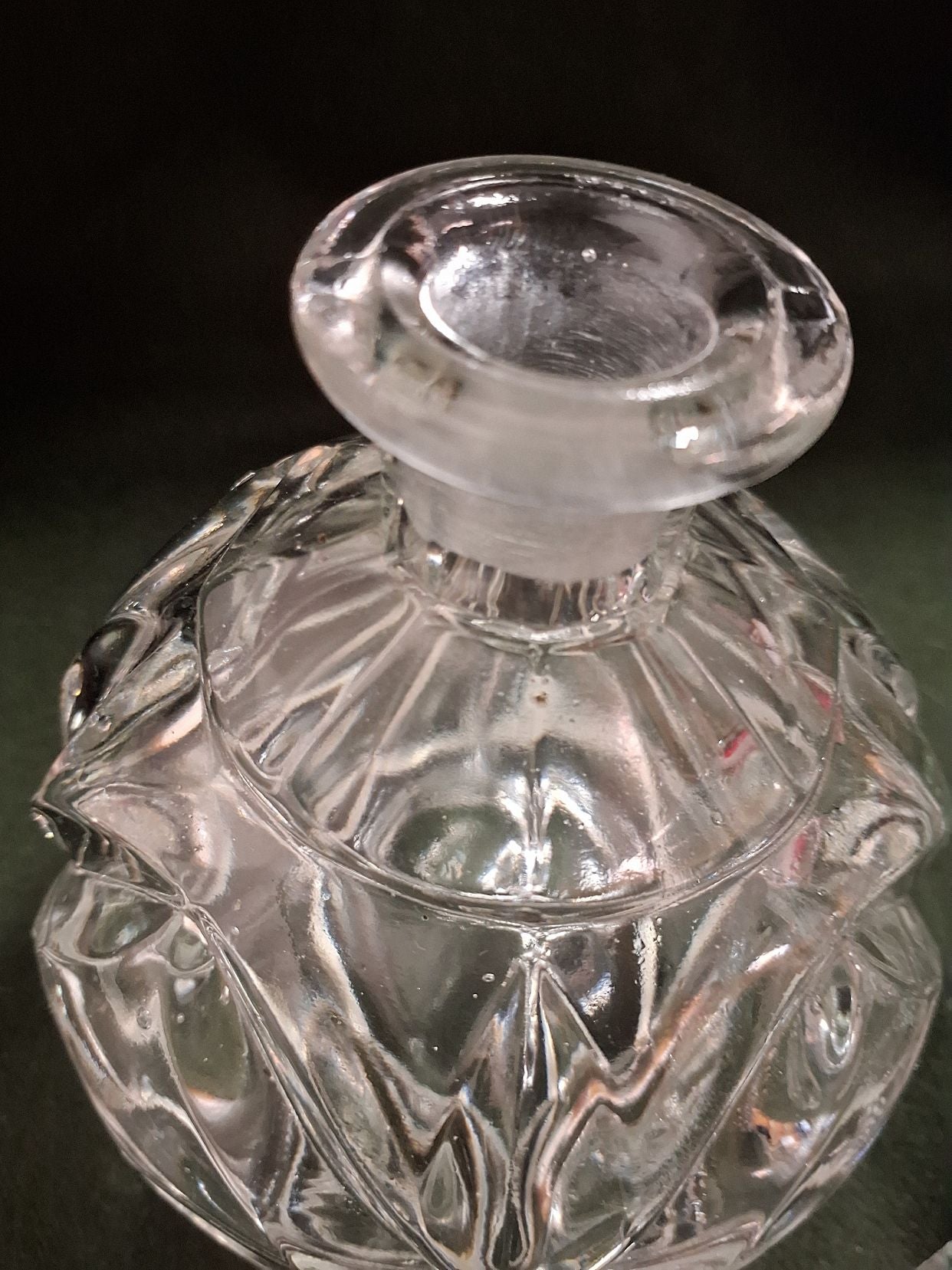 Karaffel i presset glas