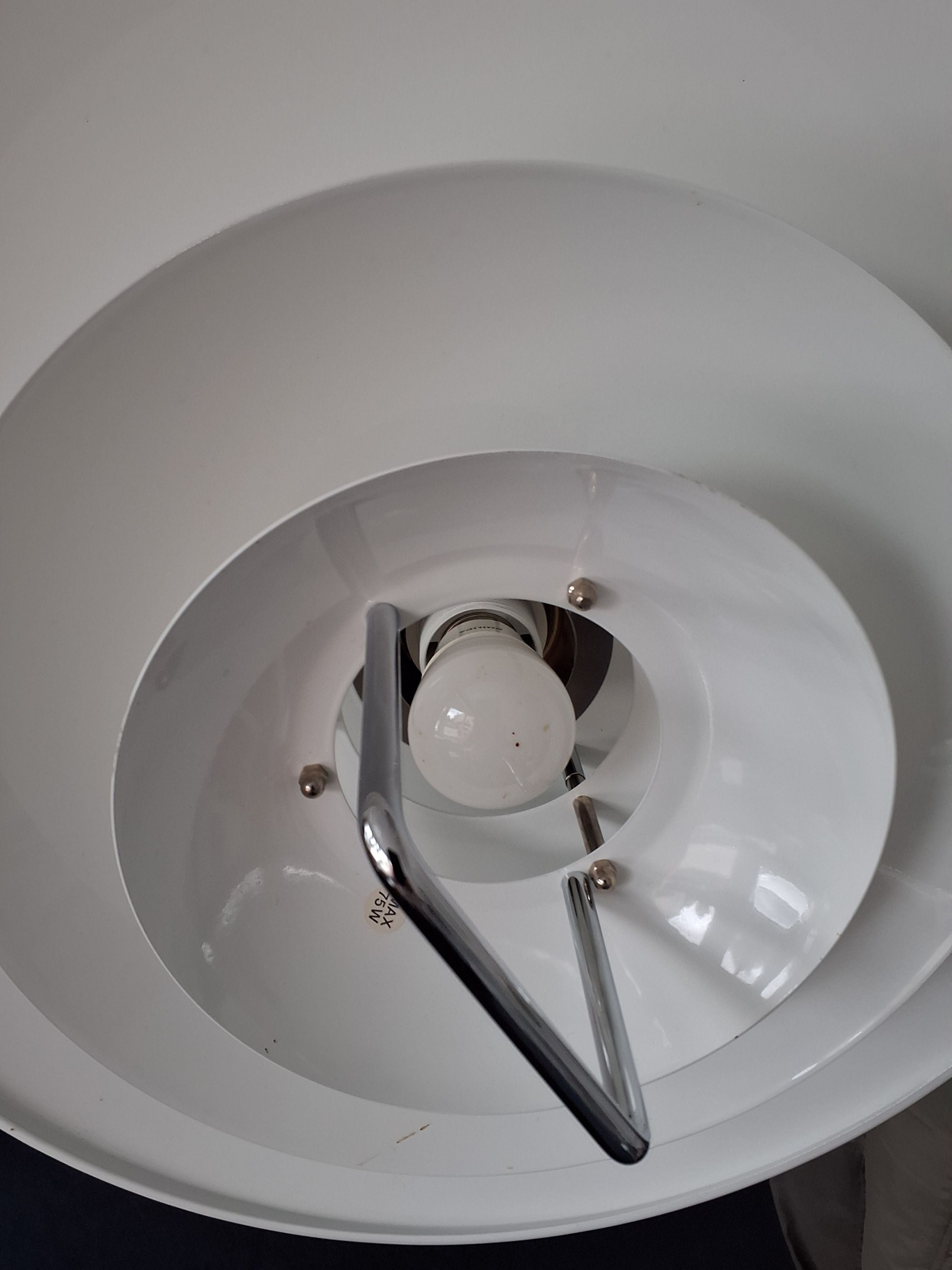 Hvid pendel lampe med chrome