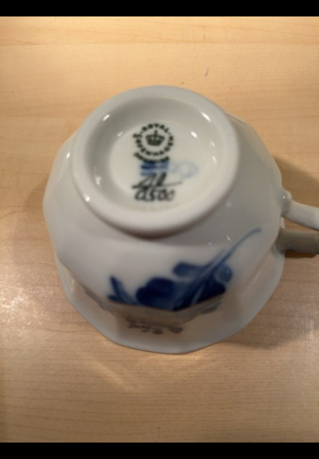 Royal Copenhagen, Blå Blomst Kantet.