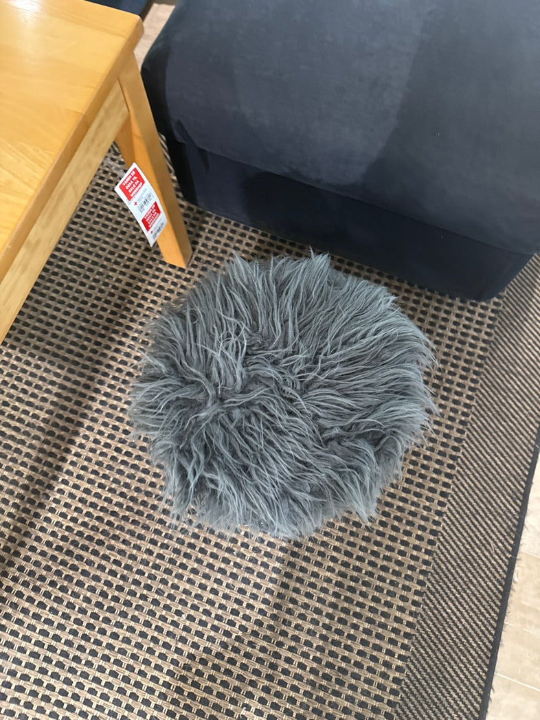 Skammel i grå plys