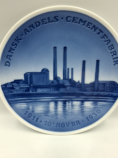 Royal Copenhagen Platte Dansk Andels Cementfrabrik 25 år