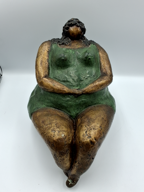 Bronze figur Siddende dame