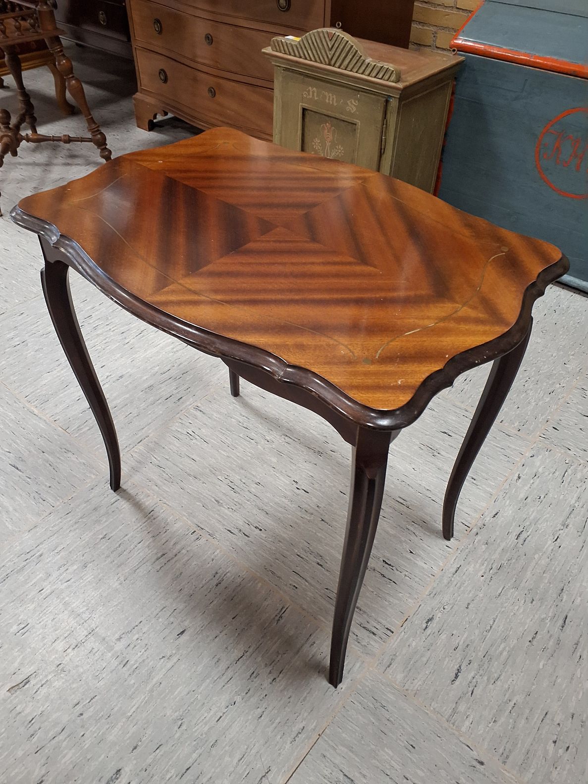 Lille klassisk sidebord