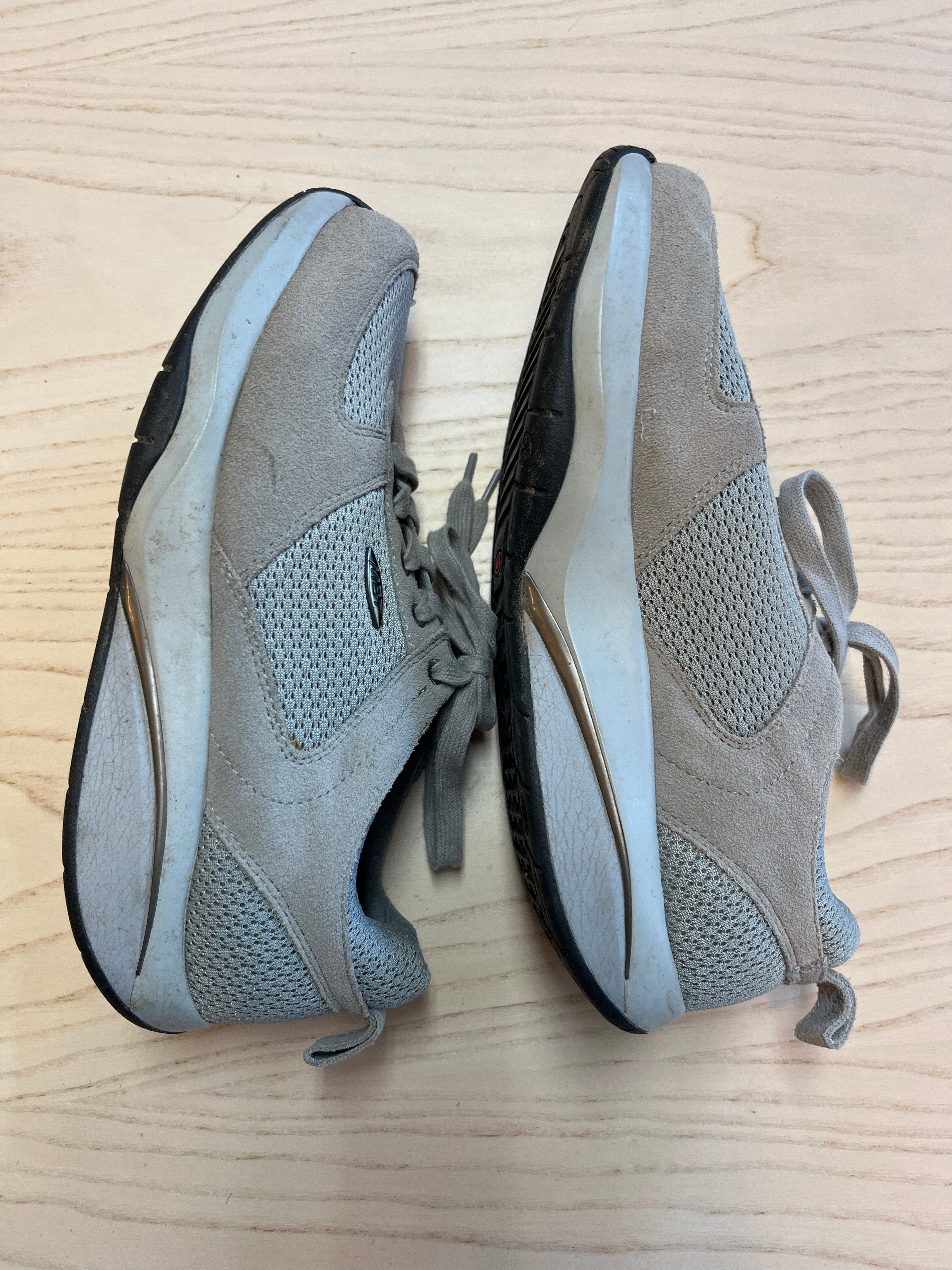 MBT Sneakers