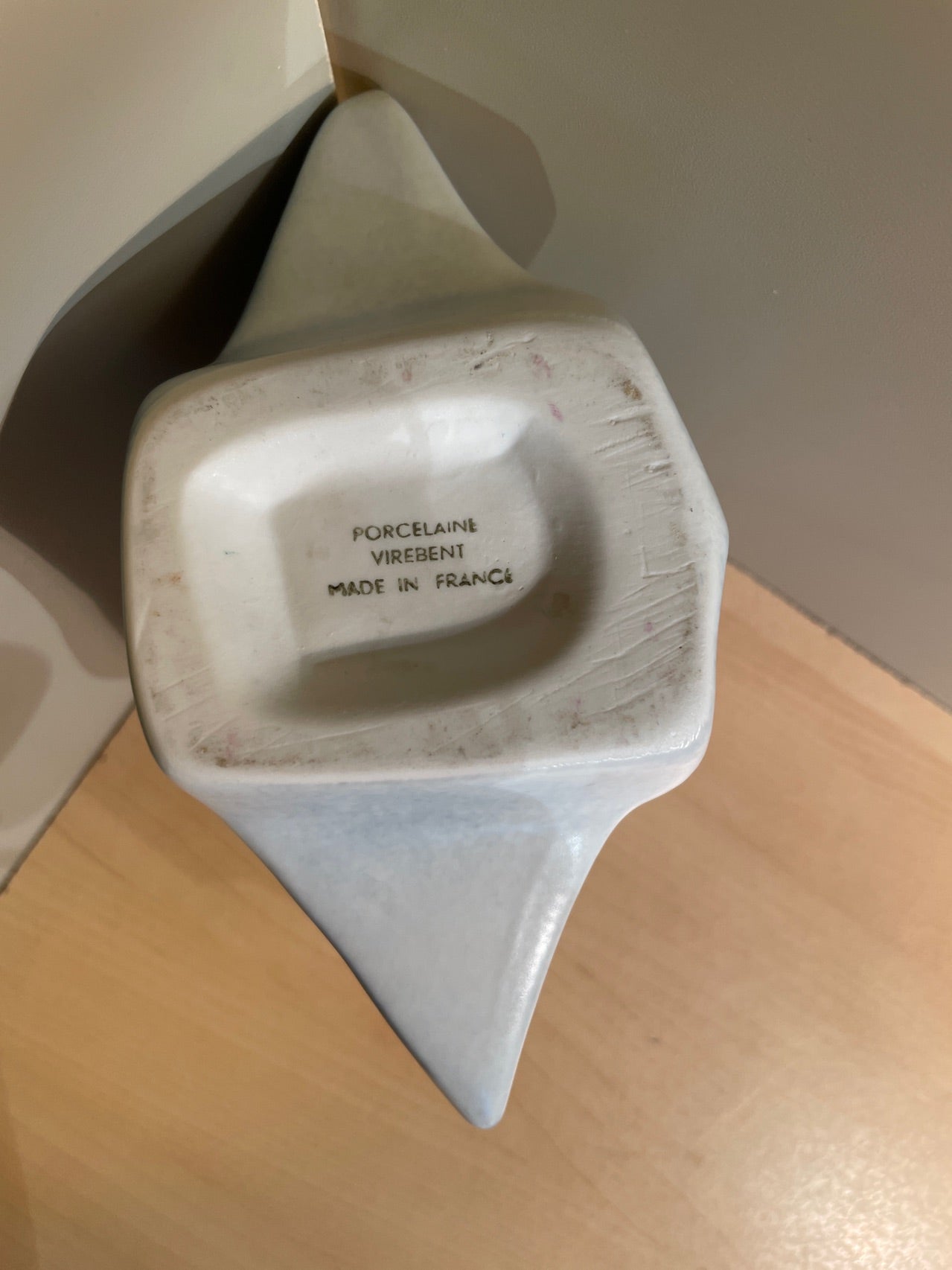 Virebent skulpturvase