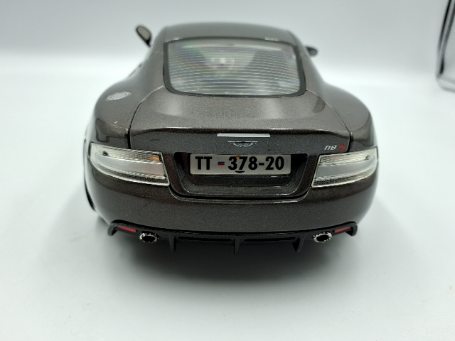 Aston Martin DBS Model 1:18