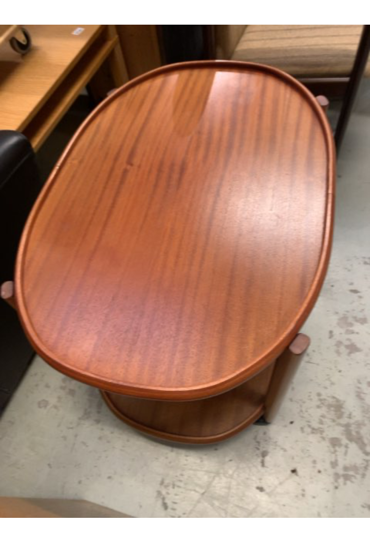 Oval bakkebord kirsebær