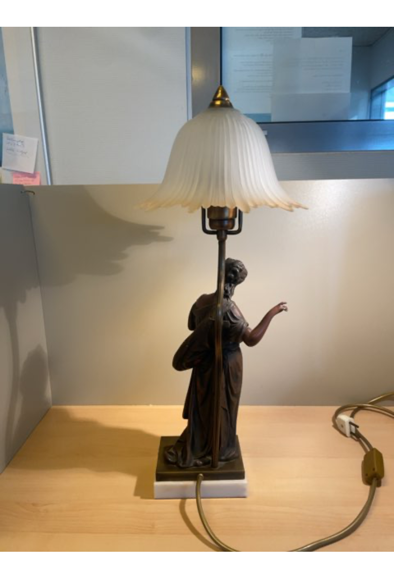 Lampe med Bronze figur