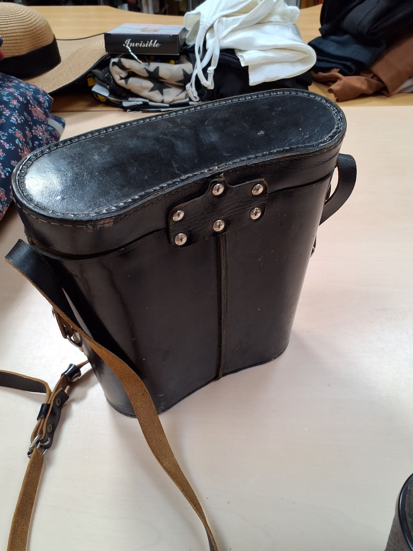 Kikkert med etui