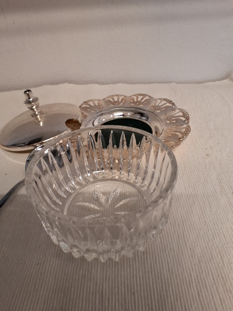Sukkerskål i glas og "sølv".