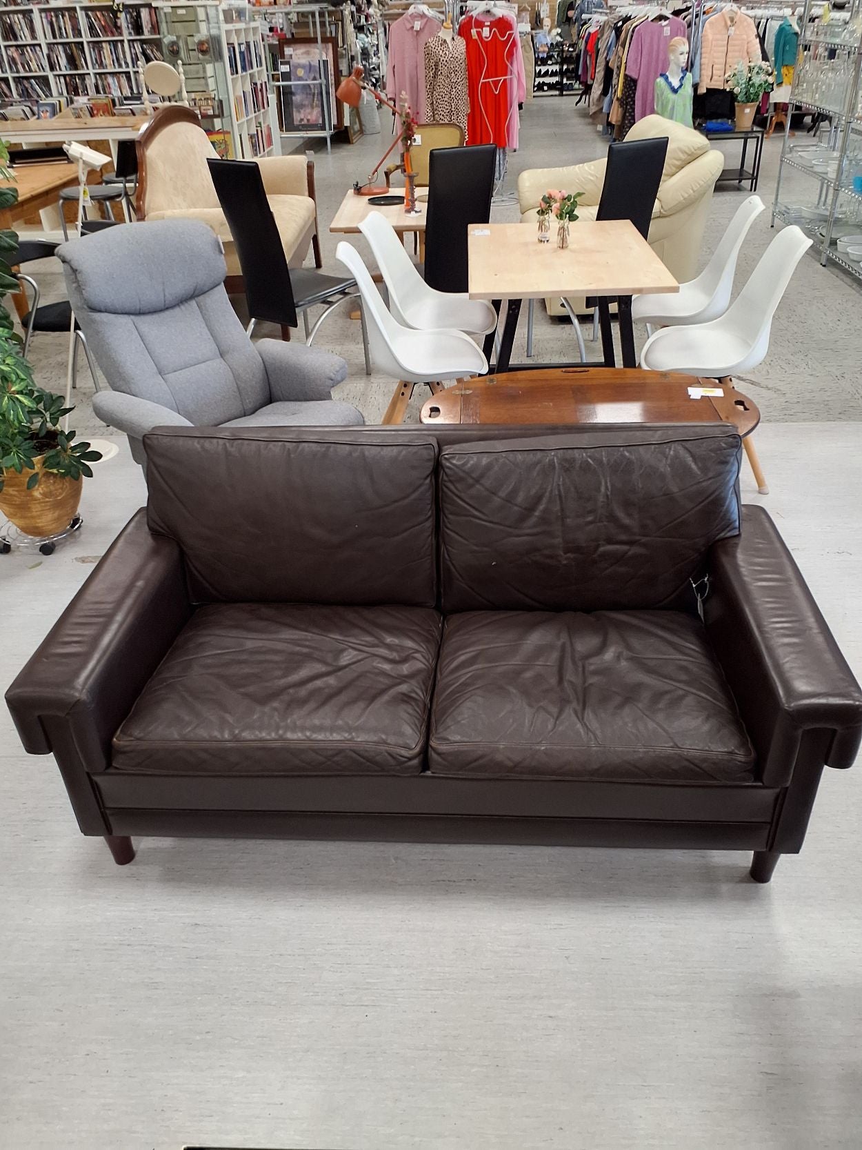 Lille brun lædersofa