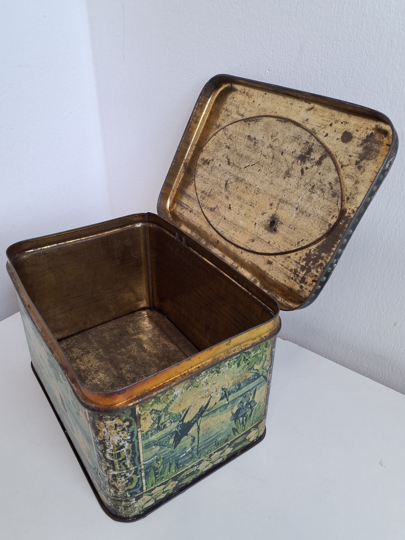 Vintage metalæske svaner