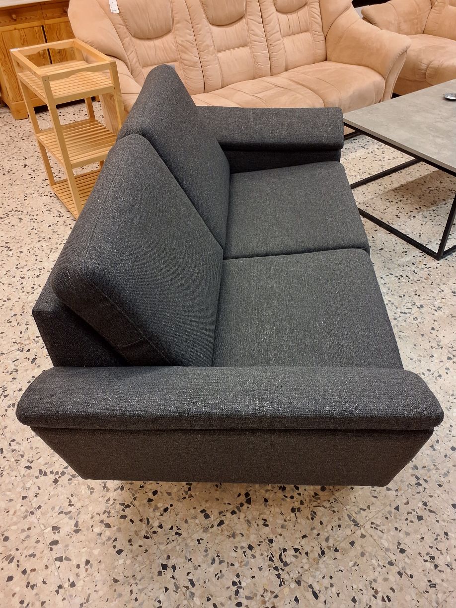 2 personers sofa grå