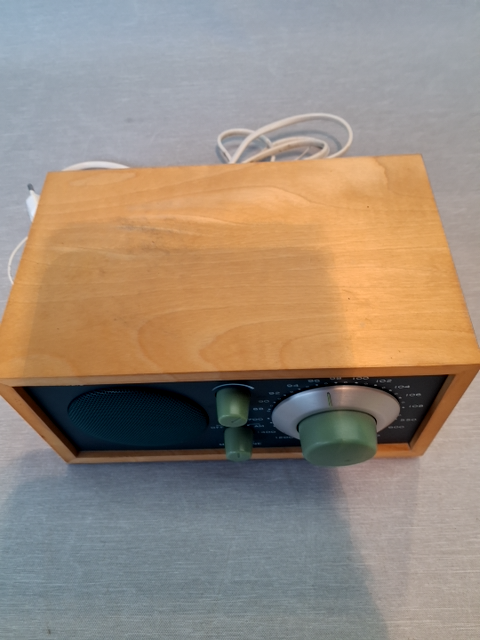 Analog Radio Tivoli Model One