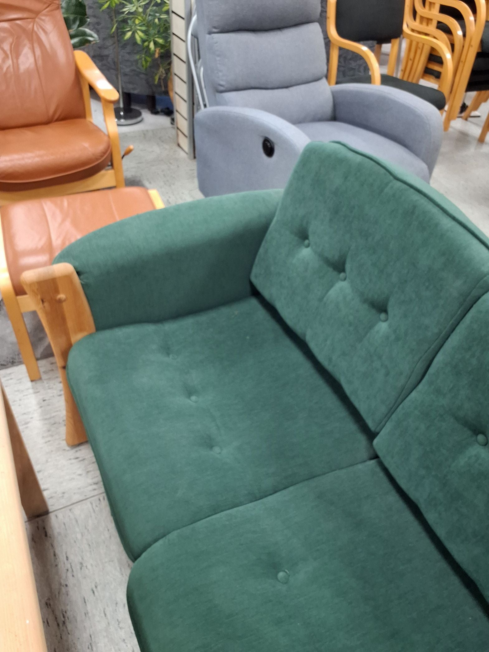 3 prs grøn sofa .fyrtræ.