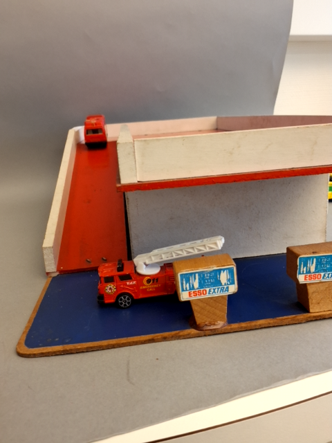 Gammel Esso tankstation/ garageanlæg