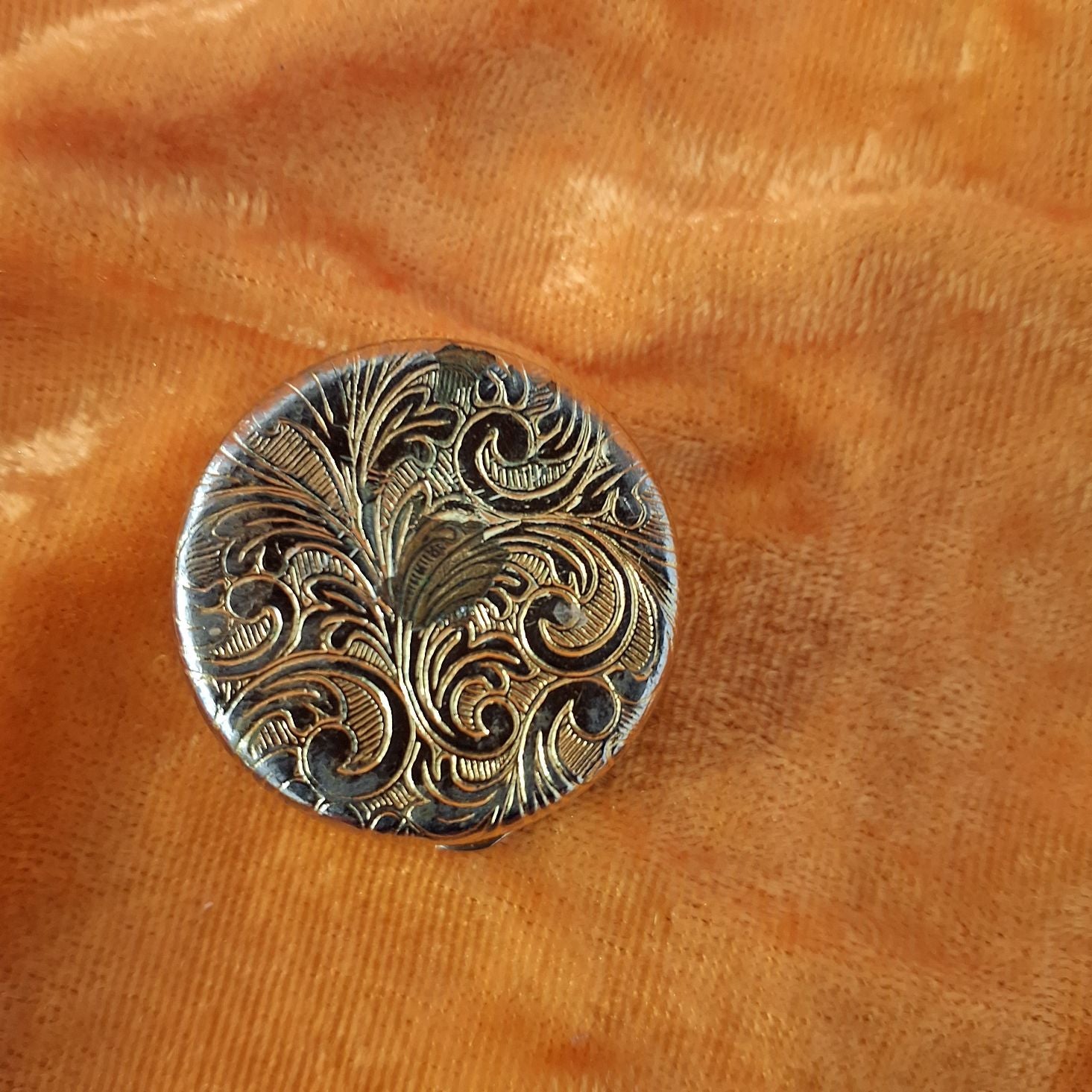 Gylden vintage pilleæske med billede
