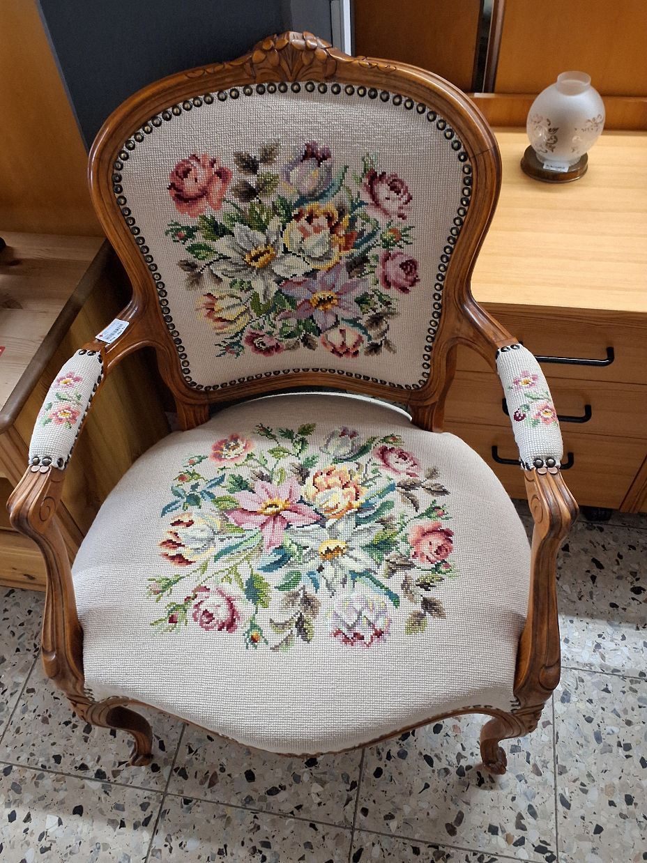 Rokokostol med broderier