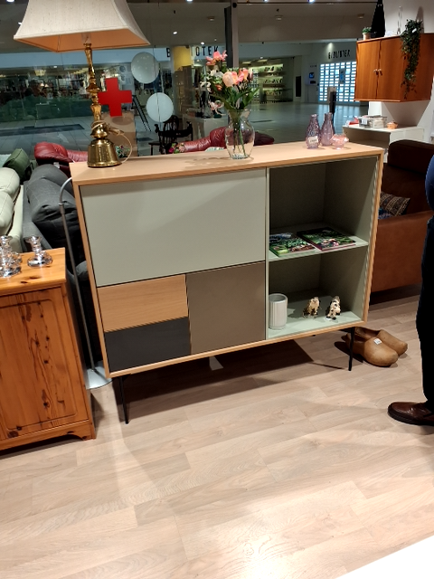 Flot skab. Aura Cabinet