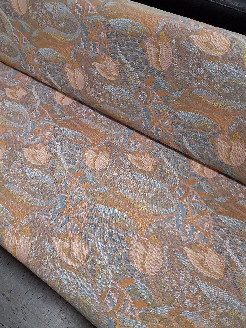 Orange sovesofa