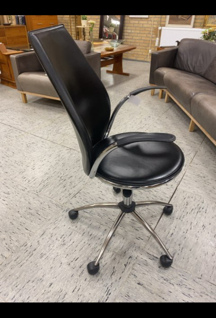 Kontorstol med høj ryg støtte