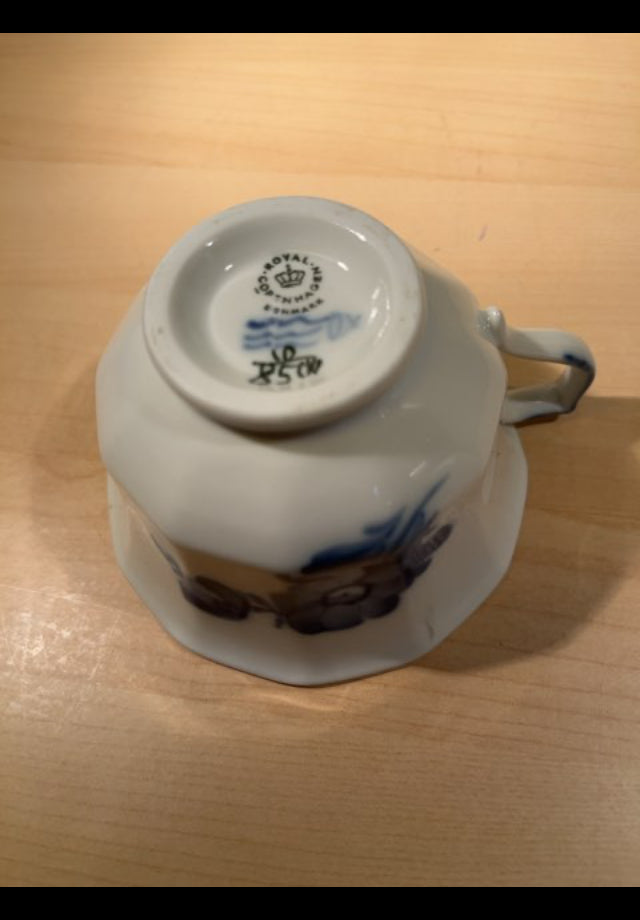 Royal Copenhagen, Blå Blomst Kantet.