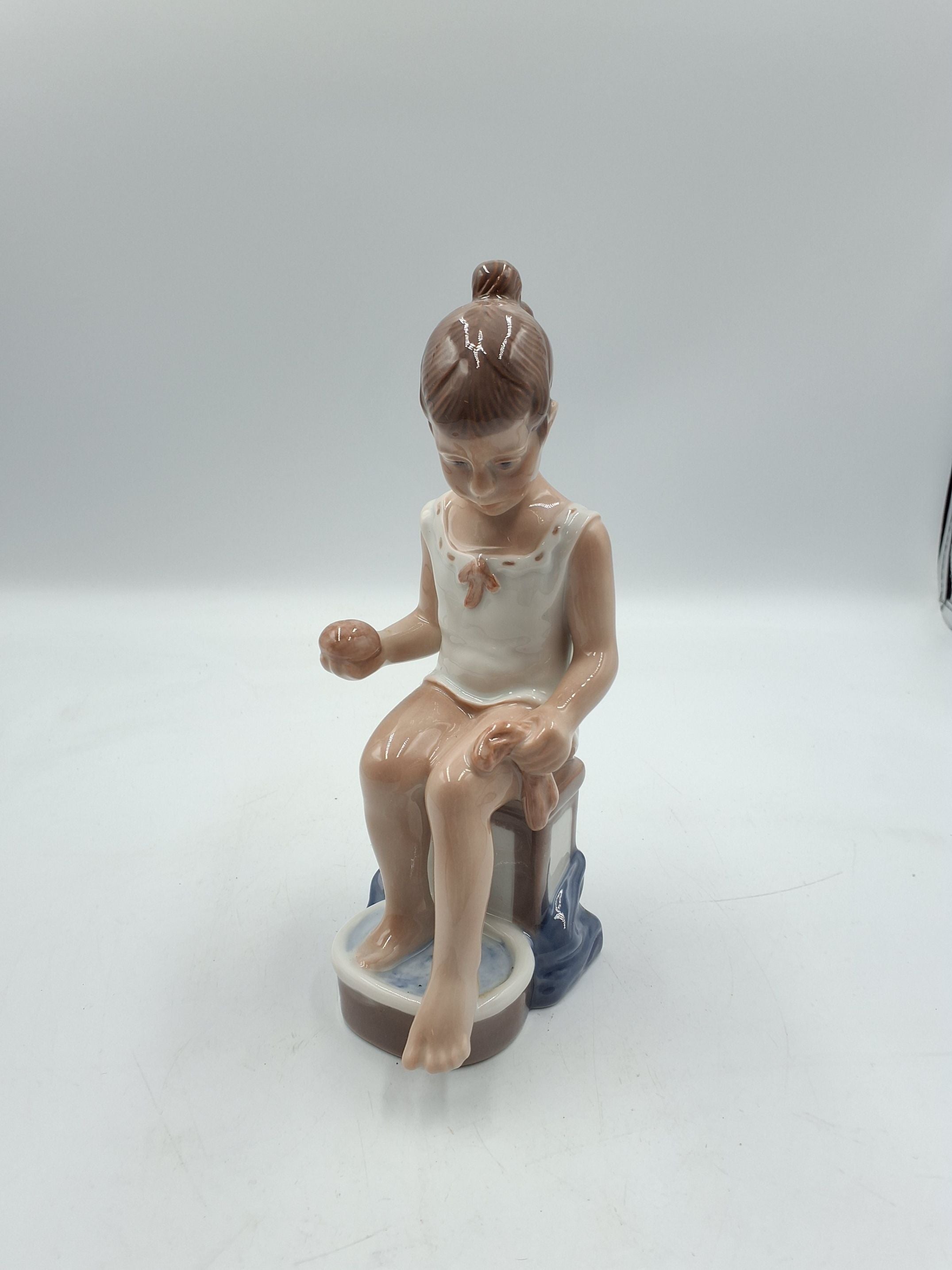 Lyngby porcelæn Figur No 5