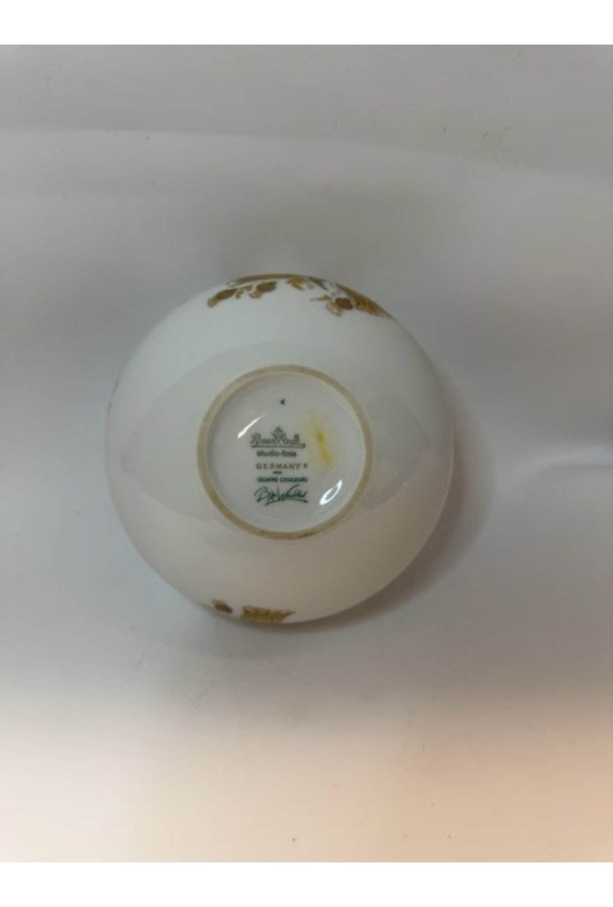 Skål med låg og guld detaljer