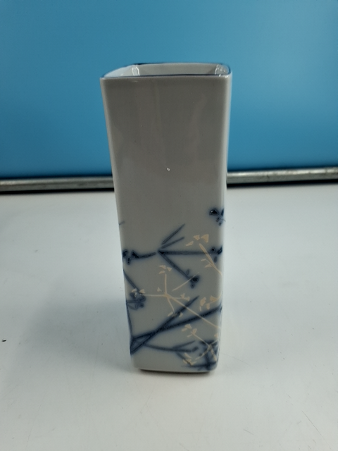 RC vase