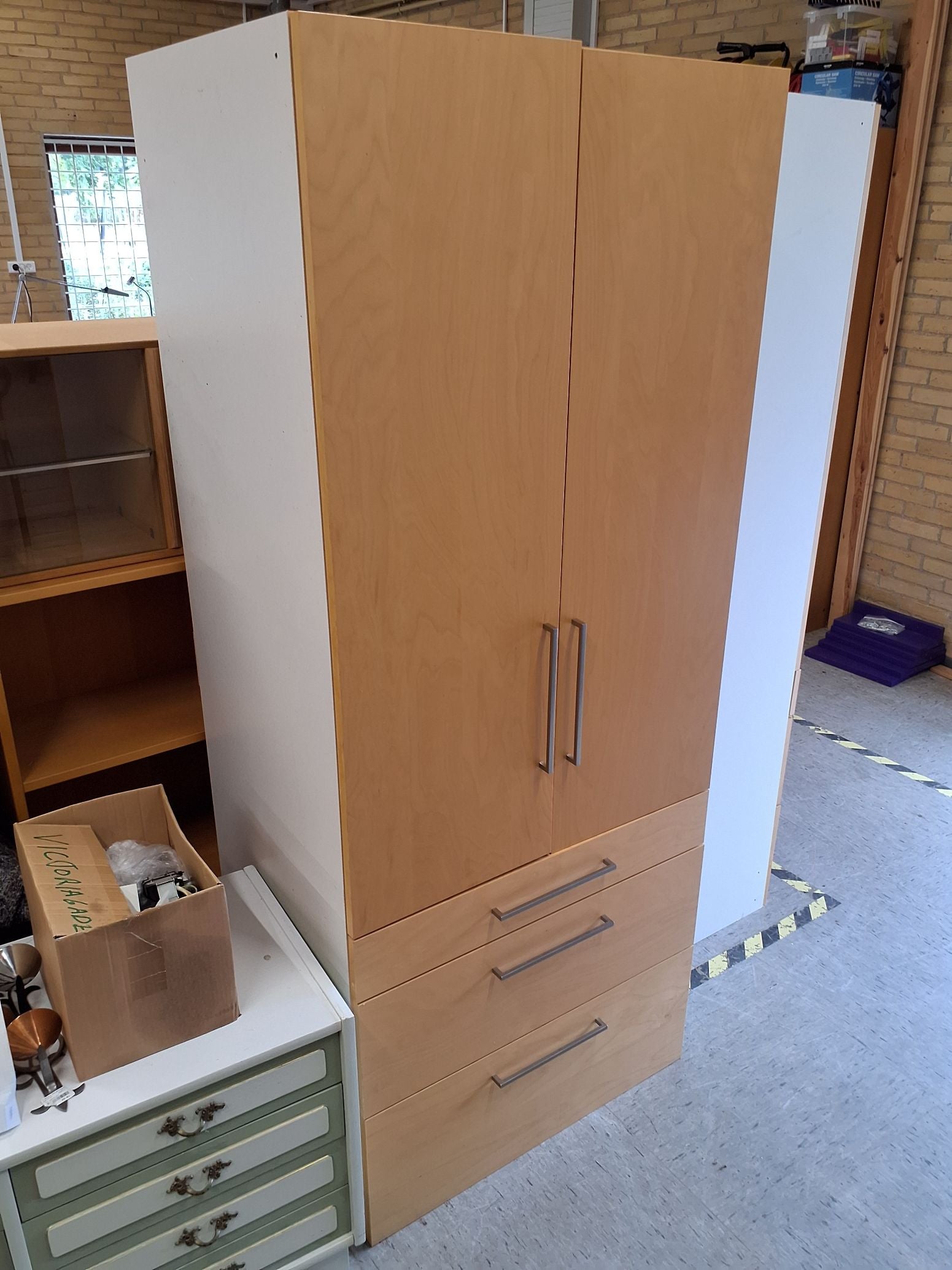 Klædeskab HTH