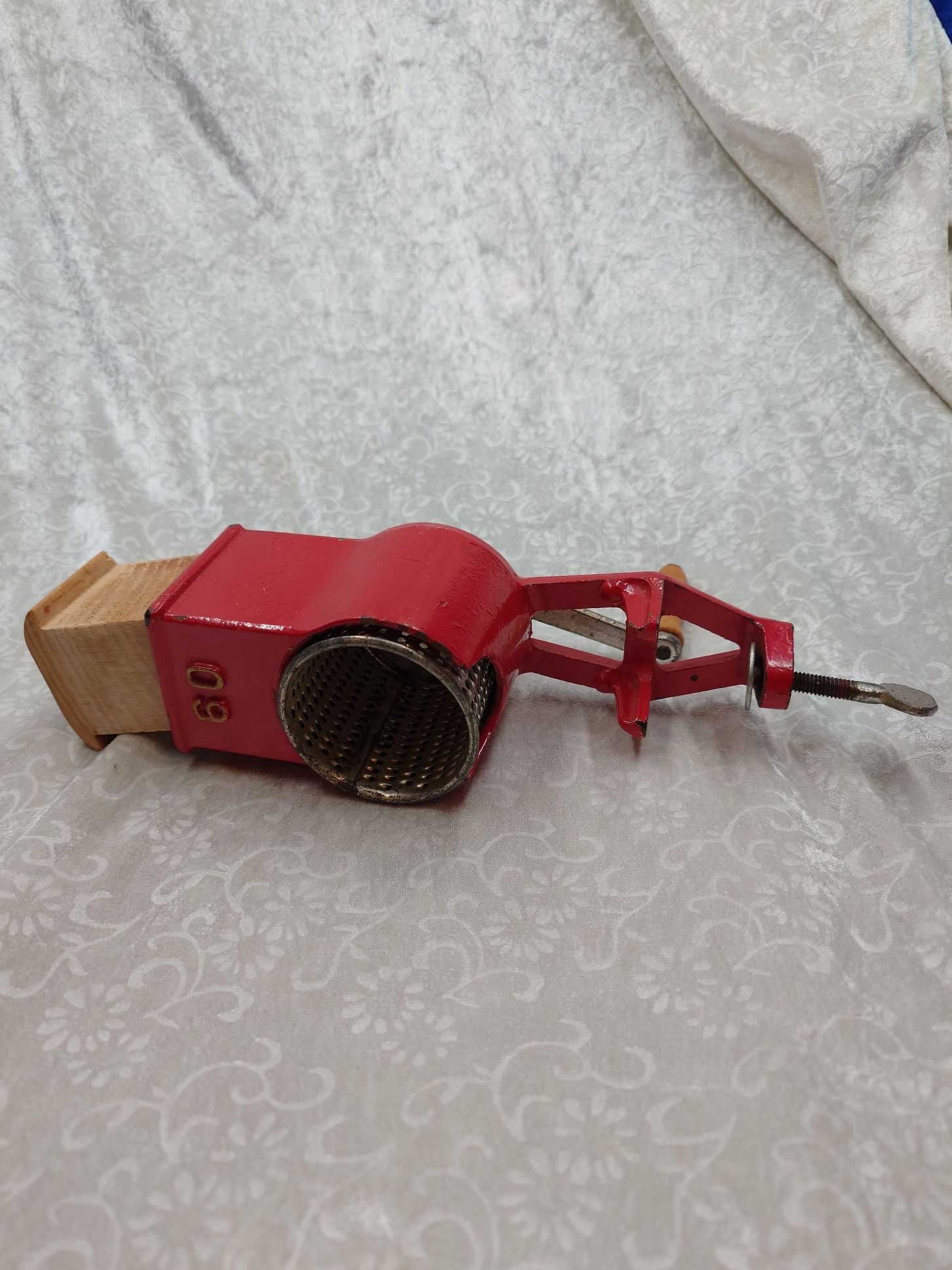 Antik mandelhakker