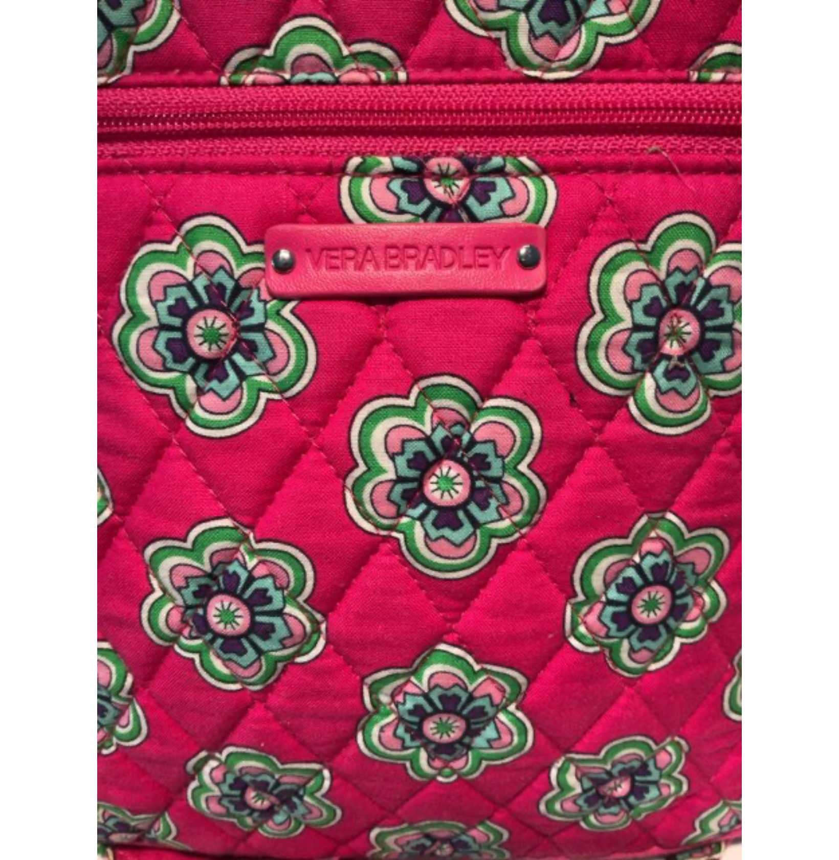Vera Bradley, Tasker