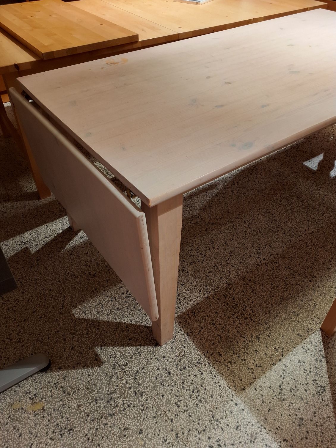Hvidt Spisebord m/2 plader