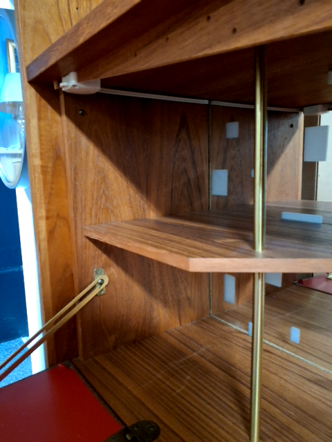 Reol med bar, klassisk design