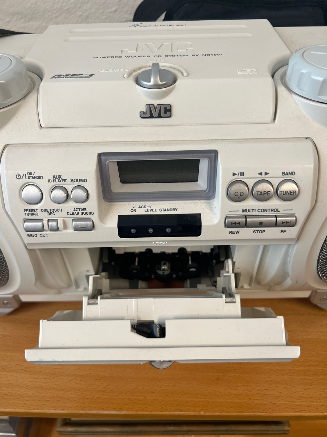 JVC RV-NB10 Boomblaster – CD-afspiller og radio