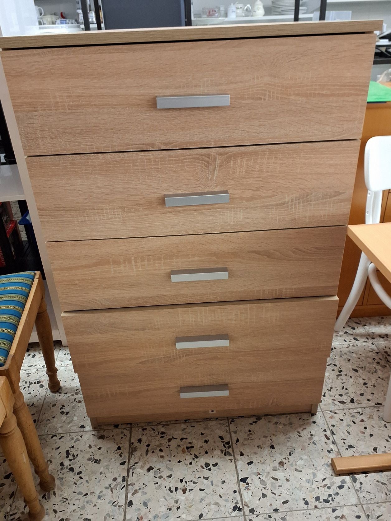Kommode med 5 skuffer