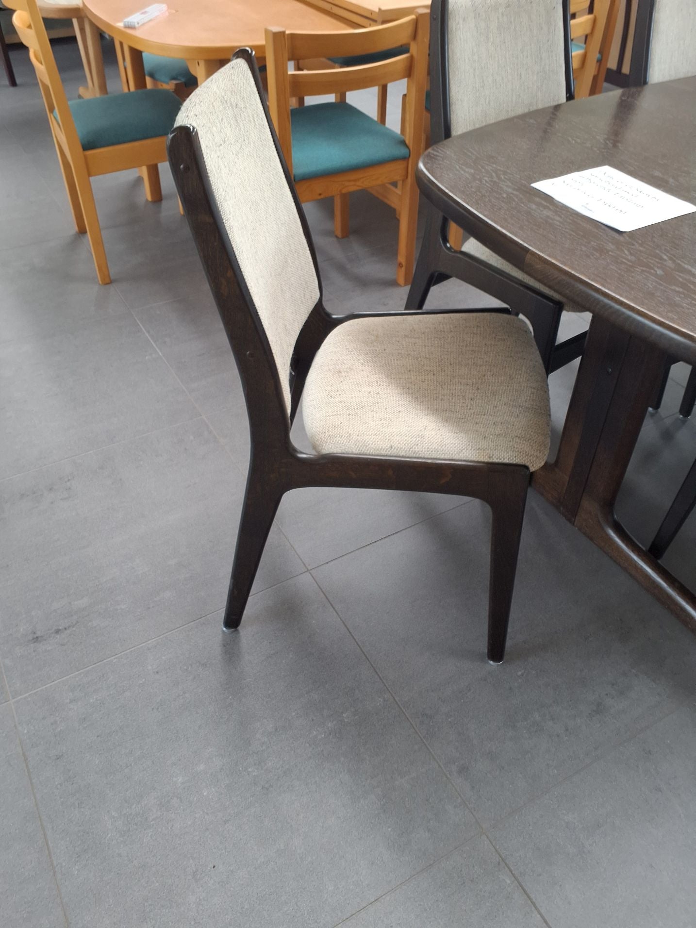 Spisebord med 6 stole