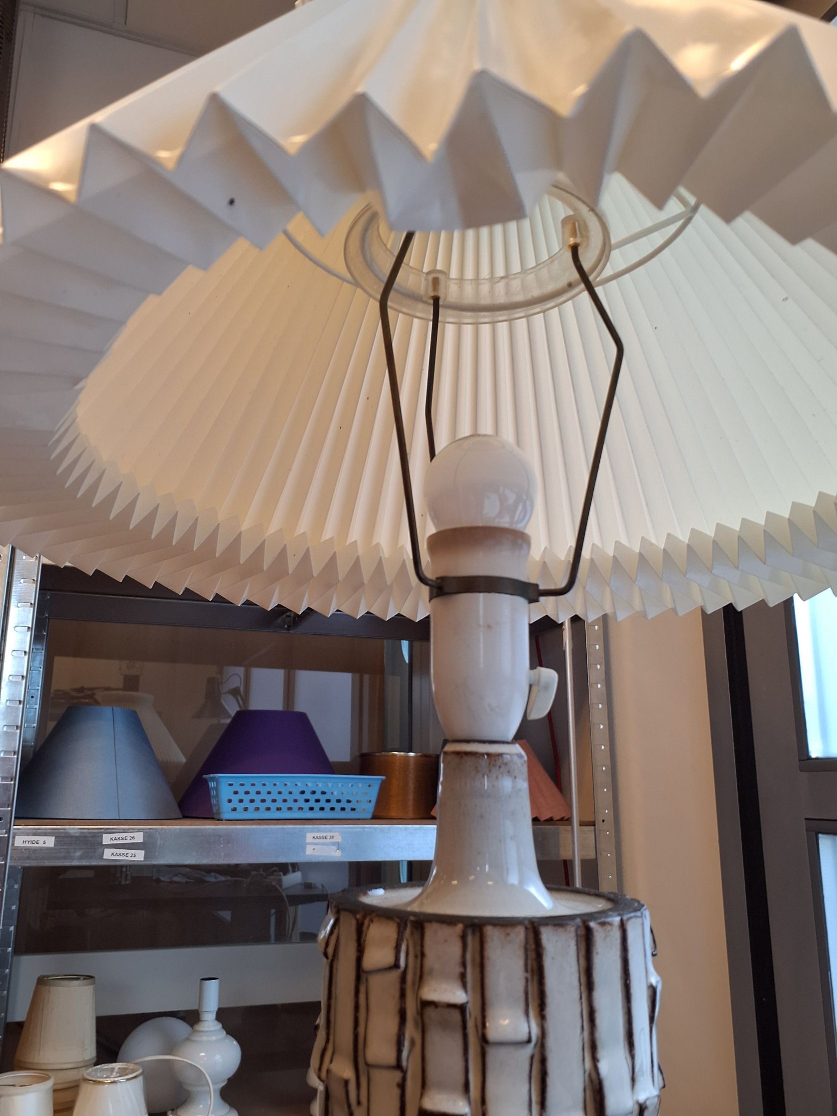 Stogo keramik lampe med Le Klint skærm