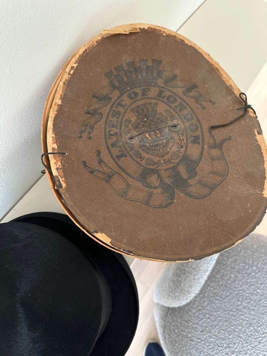 Top hat, sort