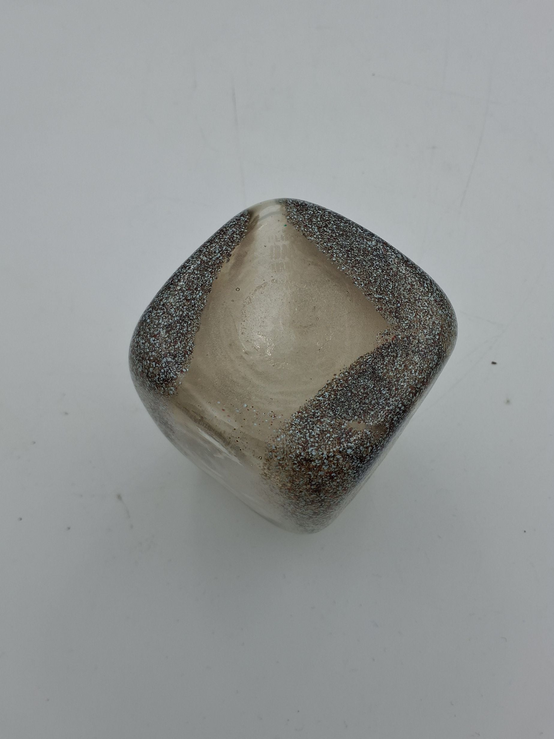 Motzfeldt sandfarvet firkantet vase