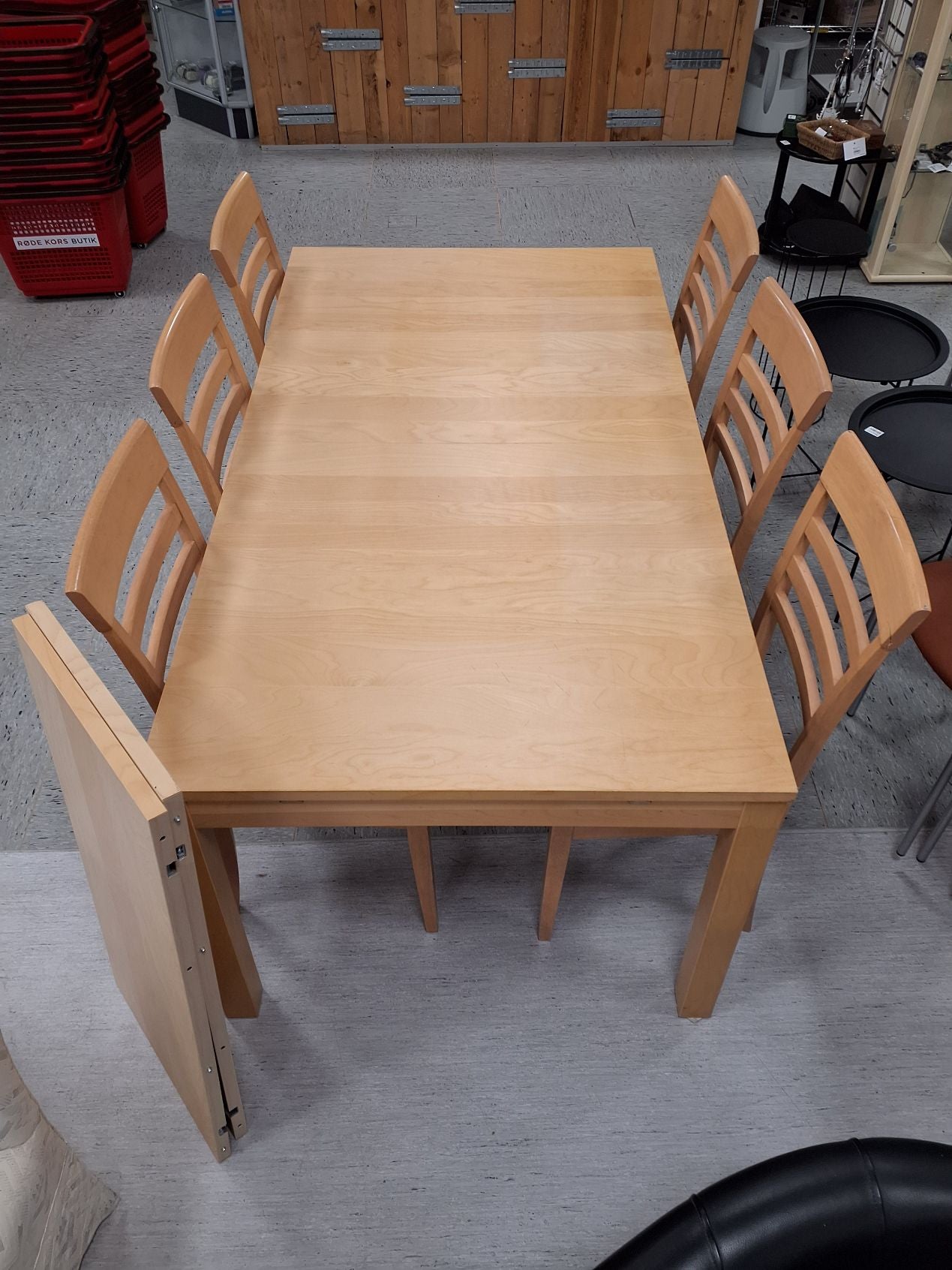 Spisebord + 6 stole & 2 plader
