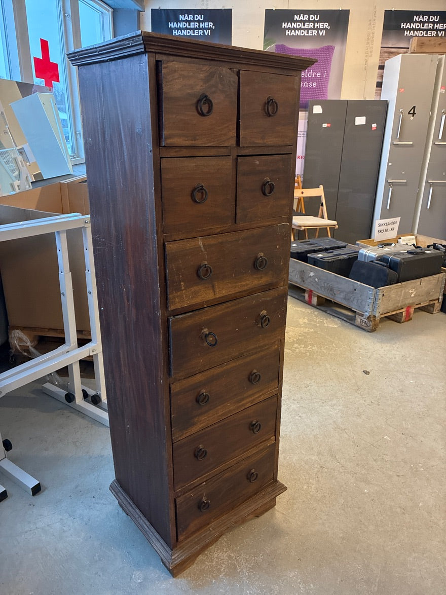 Flot gl. skuffeskab