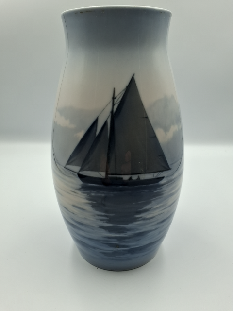 B&G Vase med skibs motiv