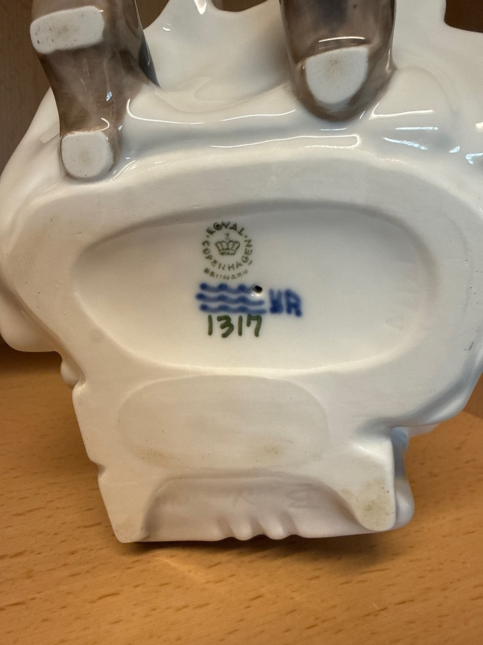 Royal Copenhagen - Amagerpige plukker and